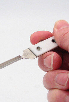 Quaverette Vibrating Spatula - V Shaped End